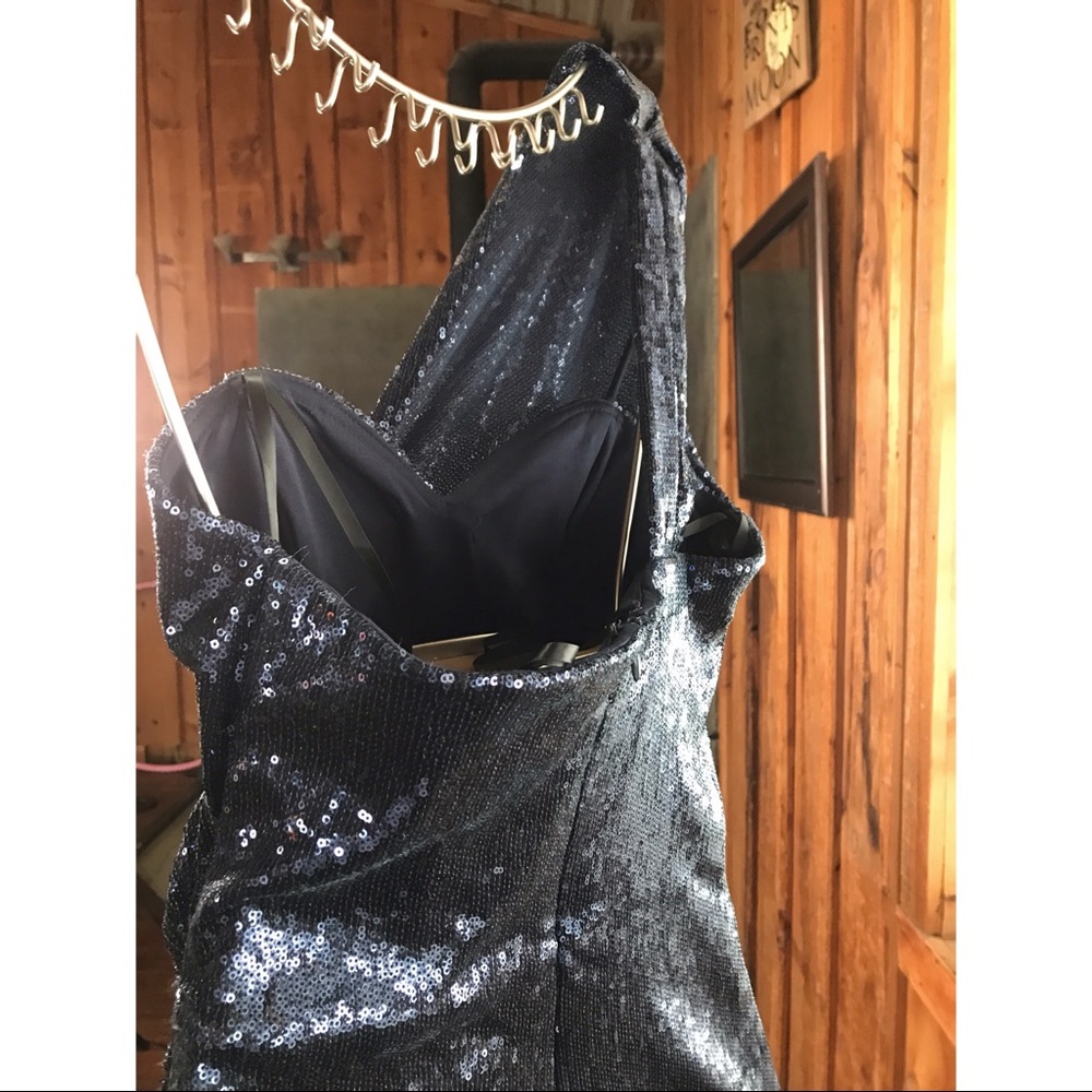 Dress - Picture 6 of 8